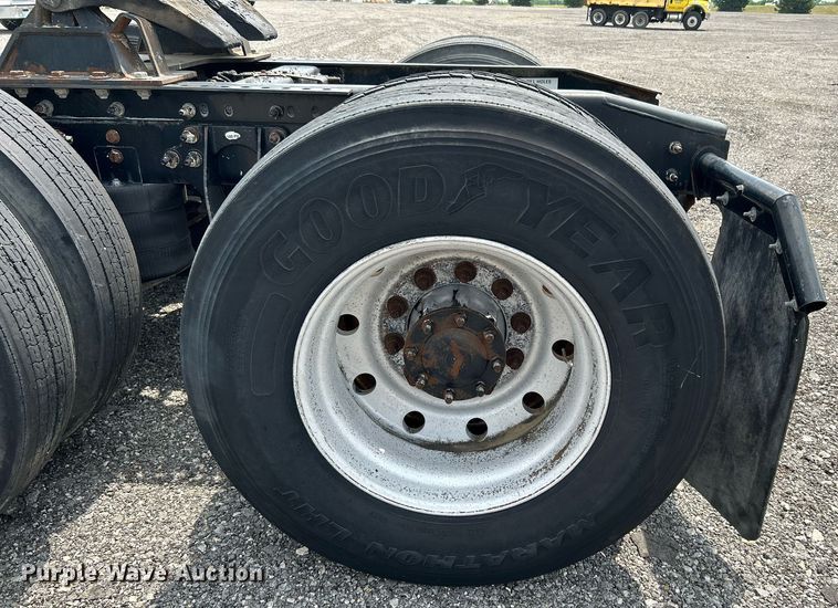 image for item DI7868 2012 International ProStar+ 122  semi truck