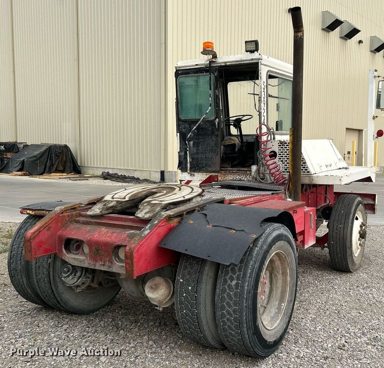 image for item DI7877 Capacity 143304  yard truck