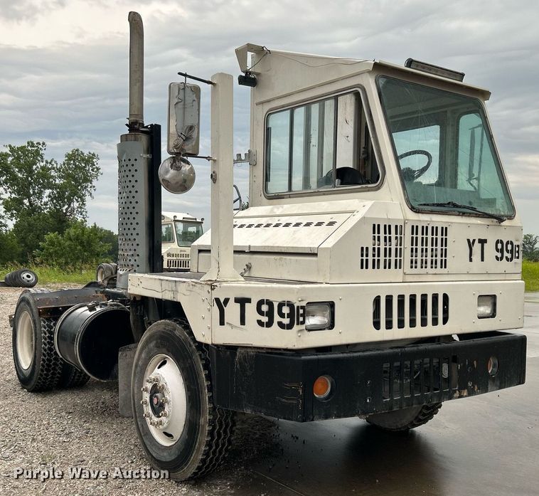 image for item DI7878 2011 Cargotec 4x2  yard truck