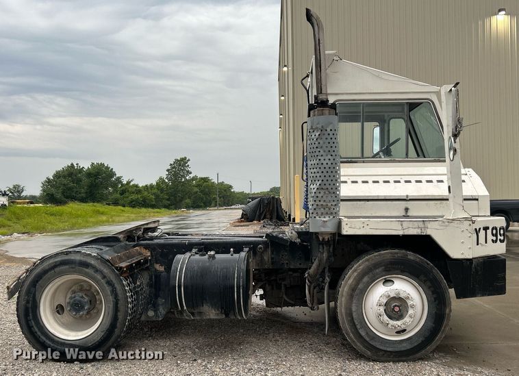 image for item DI7878 2011 Cargotec 4x2  yard truck