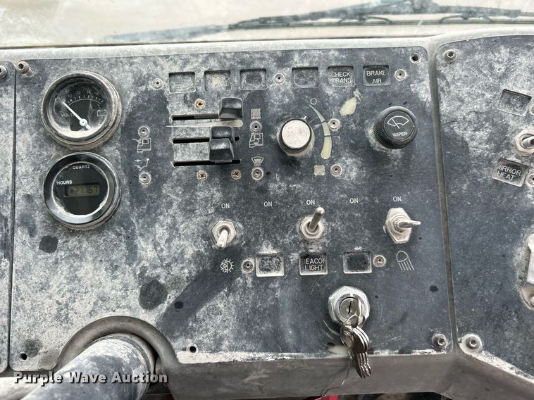 image for item DI7878 2011 Cargotec 4x2  yard truck