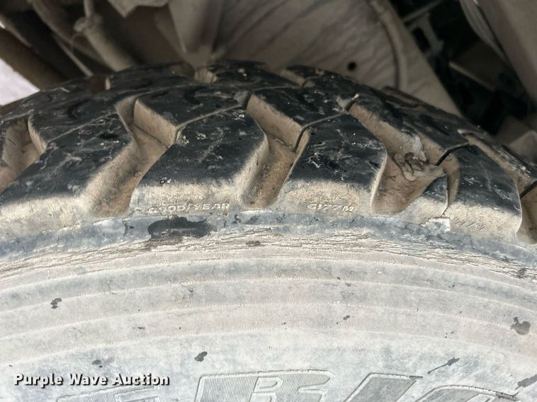 image for item DI7878 2011 Cargotec 4x2  yard truck