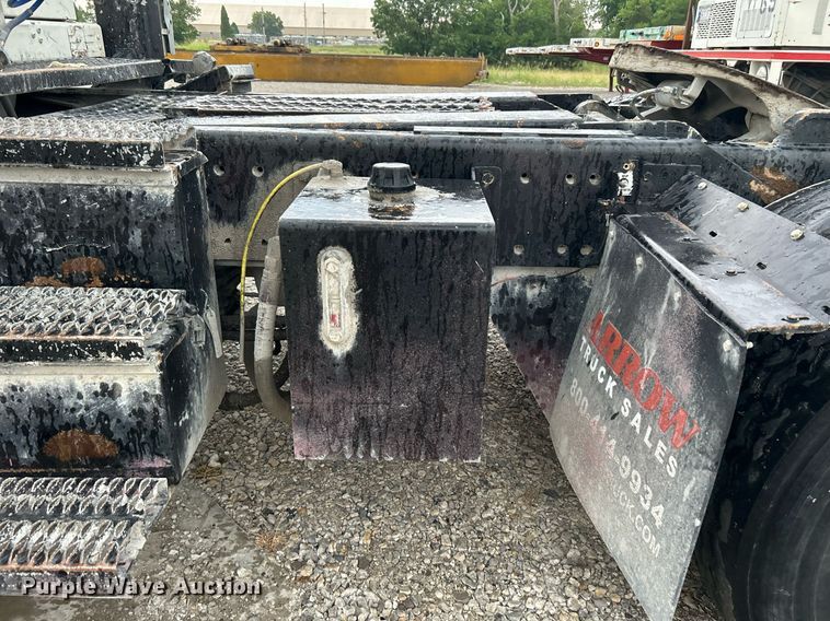 image for item DI7878 2011 Cargotec 4x2  yard truck