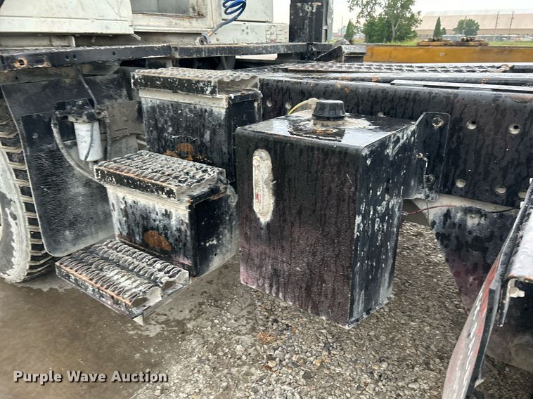 image for item DI7878 2011 Cargotec 4x2  yard truck