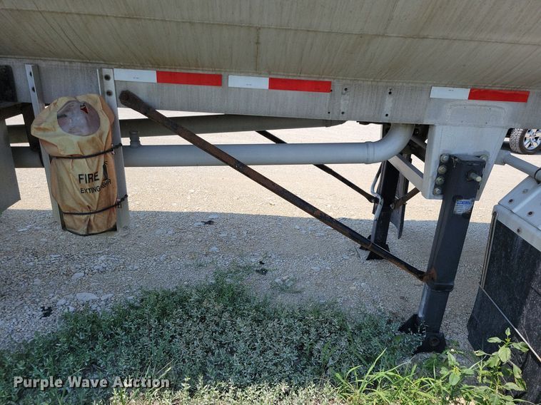 image for item DN4004 1985 Custom Trailers  tank trailer