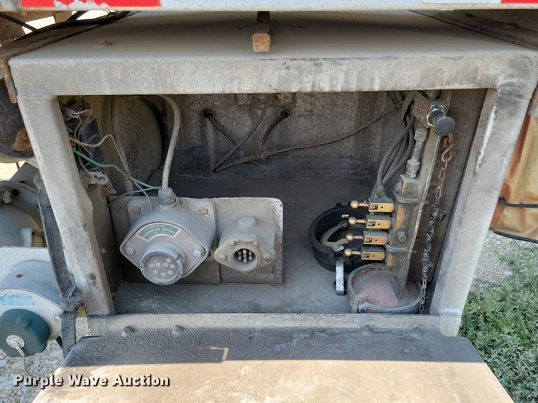 image for item DN4004 1985 Custom Trailers  tank trailer