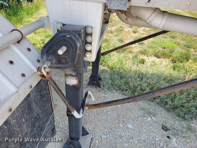 image for item DN4004 1985 Custom Trailers  tank trailer