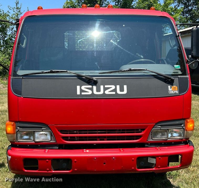 image for item DO2189 2005 Isuzu NPR  flatbed truck