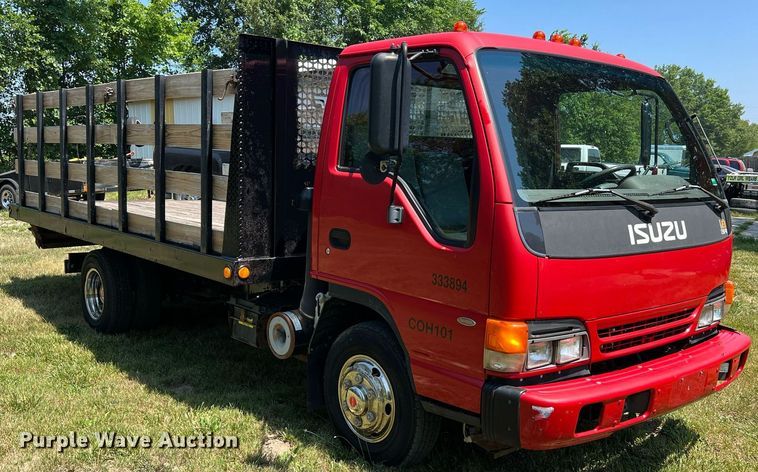 image for item DO2189 2005 Isuzu NPR  flatbed truck