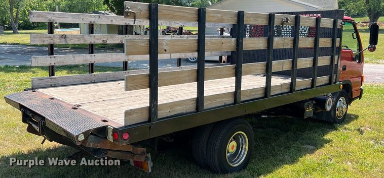 image for item DO2189 2005 Isuzu NPR  flatbed truck