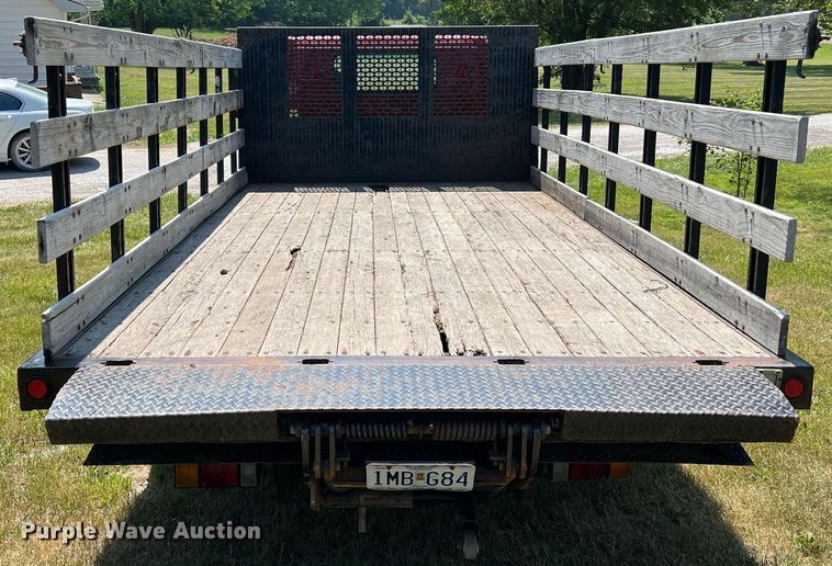 image for item DO2189 2005 Isuzu NPR  flatbed truck