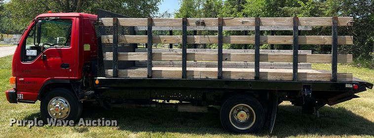 image for item DO2189 2005 Isuzu NPR  flatbed truck