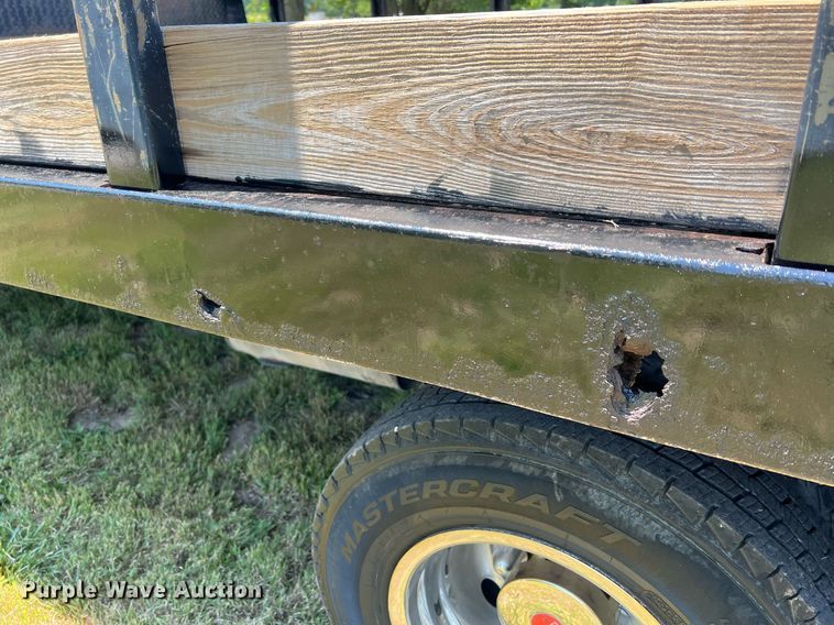 image for item DO2189 2005 Isuzu NPR  flatbed truck