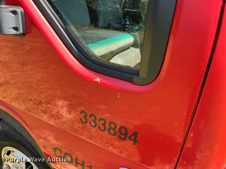 image for item DO2189 2005 Isuzu NPR  flatbed truck