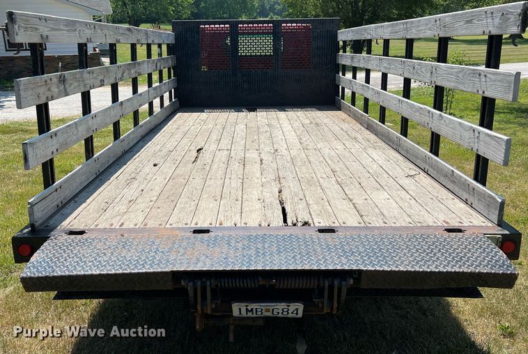 image for item DO2189 2005 Isuzu NPR  flatbed truck