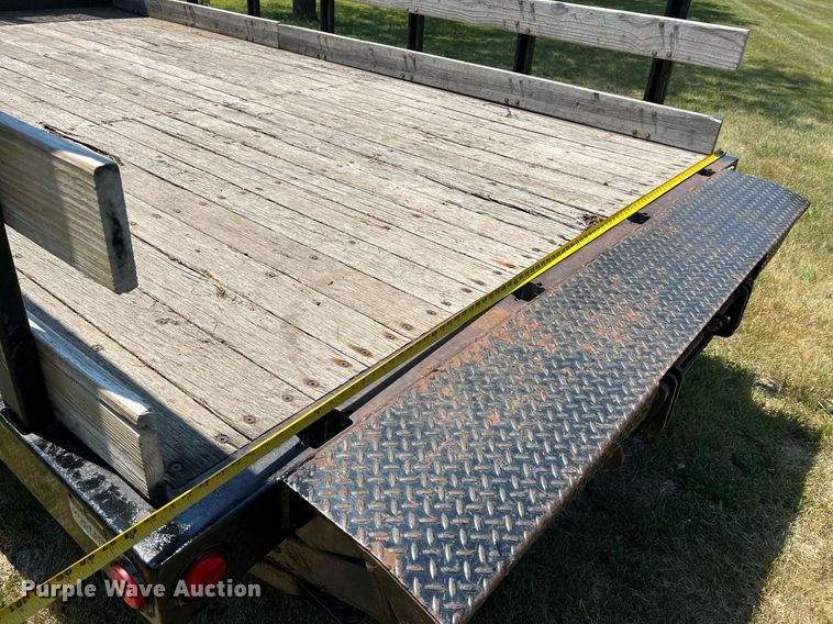 image for item DO2189 2005 Isuzu NPR  flatbed truck