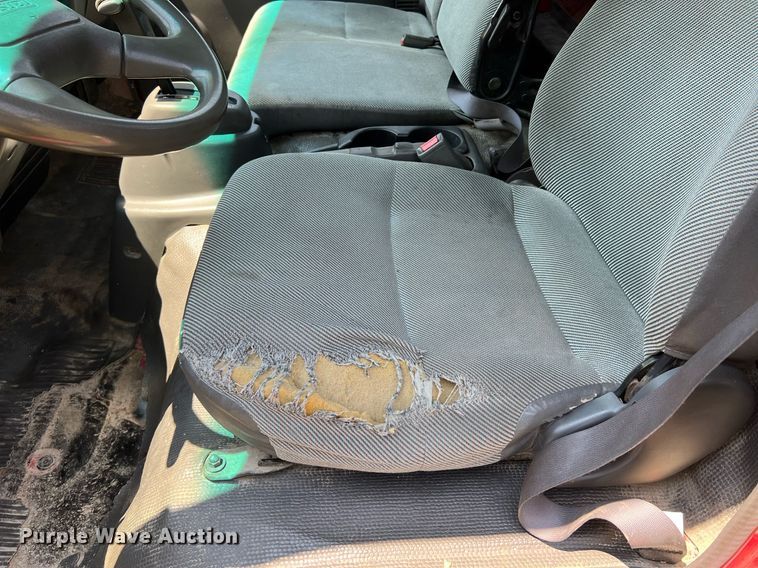 image for item DO2189 2005 Isuzu NPR  flatbed truck