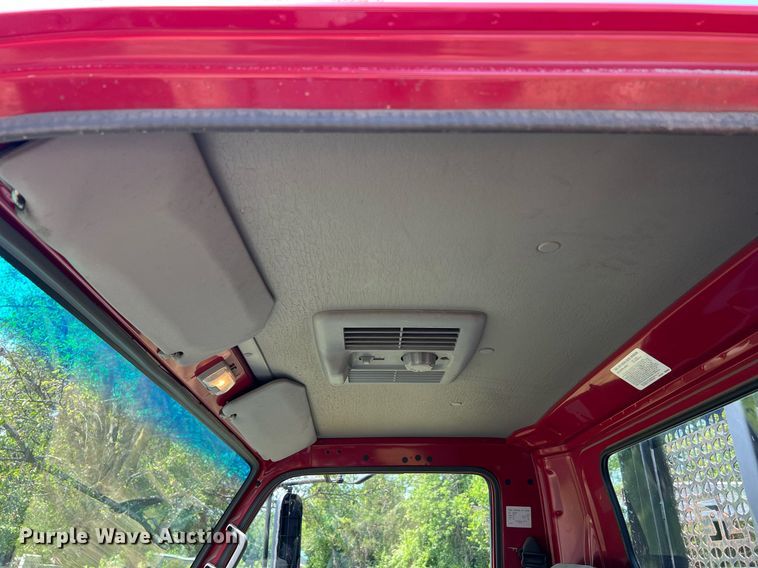 image for item DO2189 2005 Isuzu NPR  flatbed truck