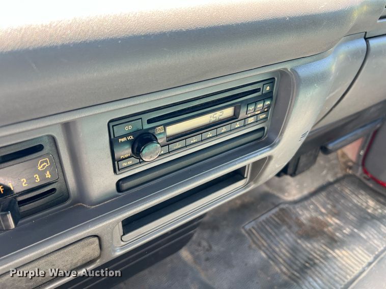 image for item DO2189 2005 Isuzu NPR  flatbed truck