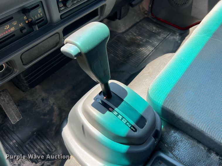 image for item DO2189 2005 Isuzu NPR  flatbed truck