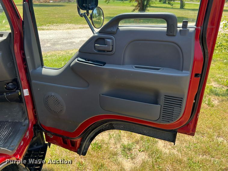 image for item DO2189 2005 Isuzu NPR  flatbed truck