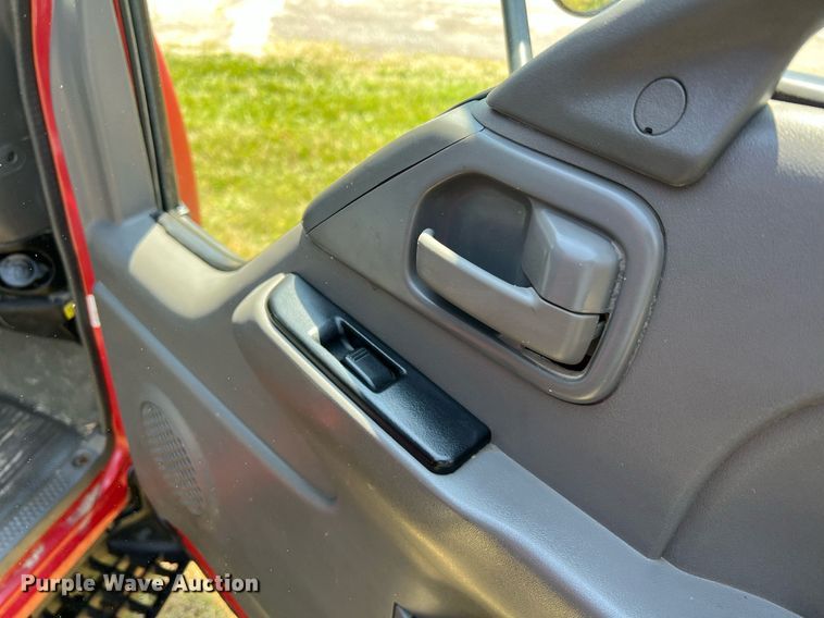 image for item DO2189 2005 Isuzu NPR  flatbed truck