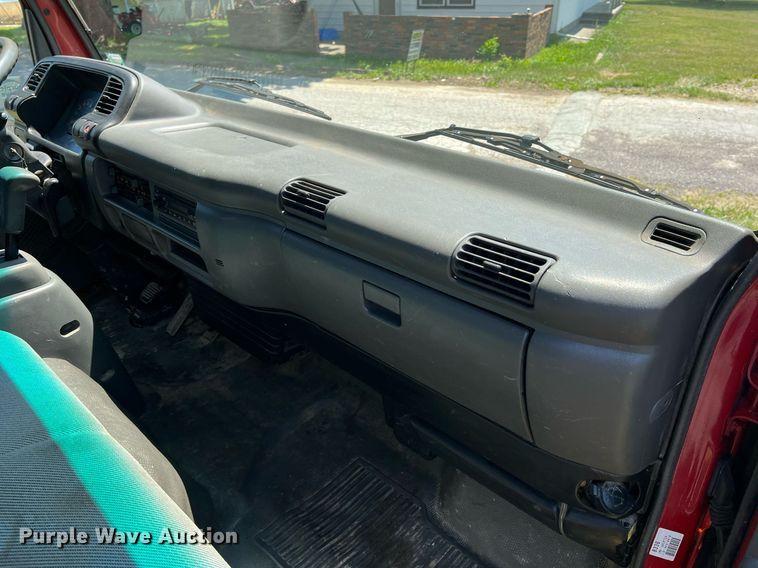 image for item DO2189 2005 Isuzu NPR  flatbed truck