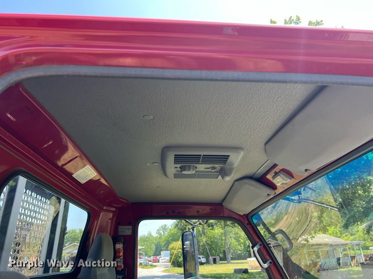 image for item DO2189 2005 Isuzu NPR  flatbed truck