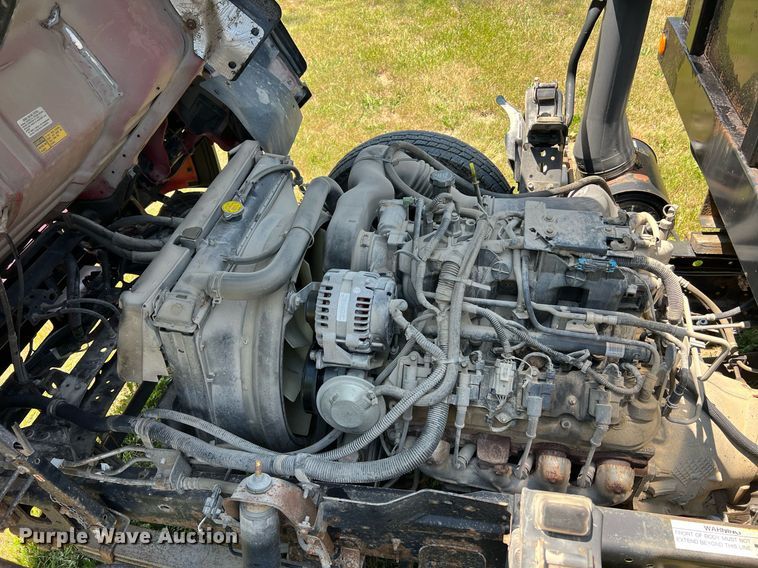 image for item DO2189 2005 Isuzu NPR  flatbed truck