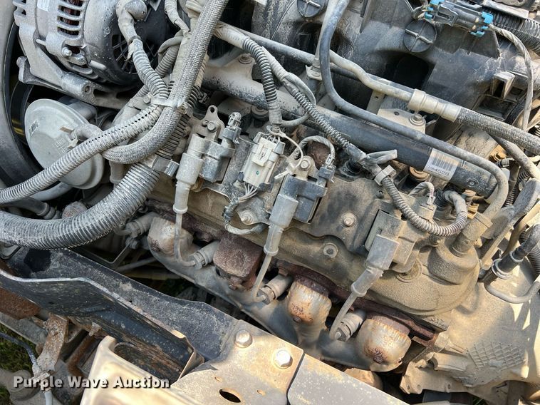 image for item DO2189 2005 Isuzu NPR  flatbed truck