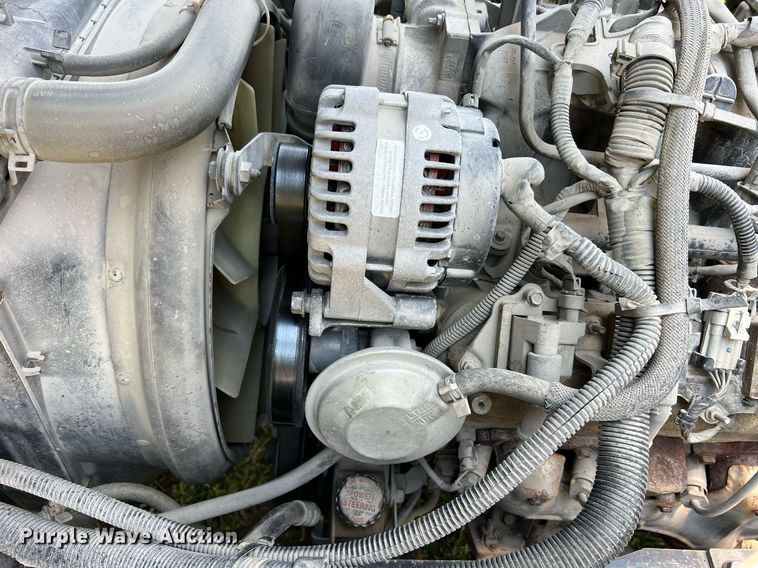 image for item DO2189 2005 Isuzu NPR  flatbed truck