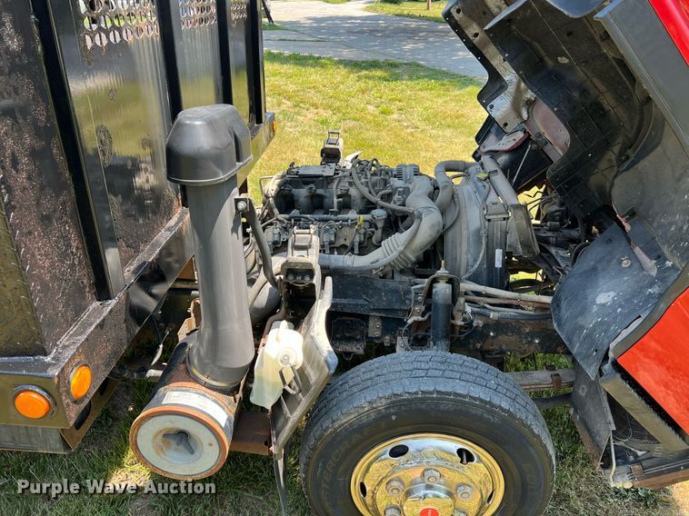 image for item DO2189 2005 Isuzu NPR  flatbed truck