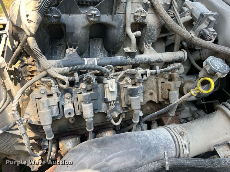 image for item DO2189 2005 Isuzu NPR  flatbed truck