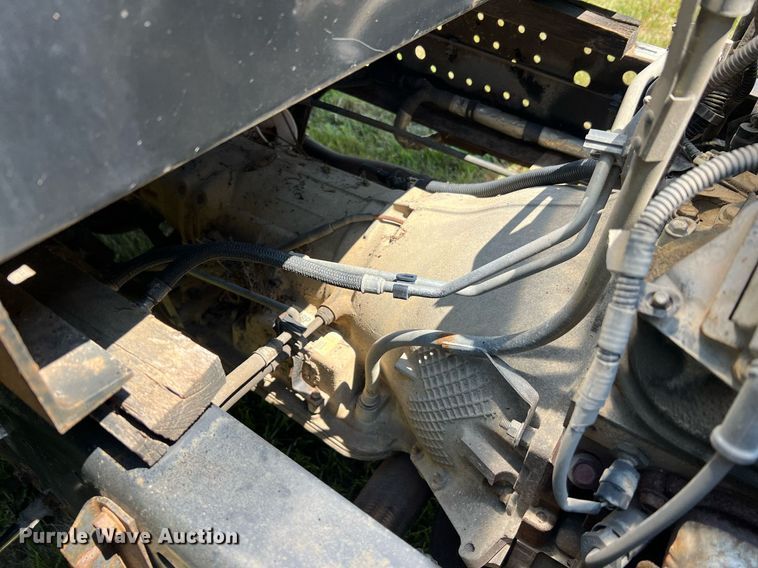 image for item DO2189 2005 Isuzu NPR  flatbed truck