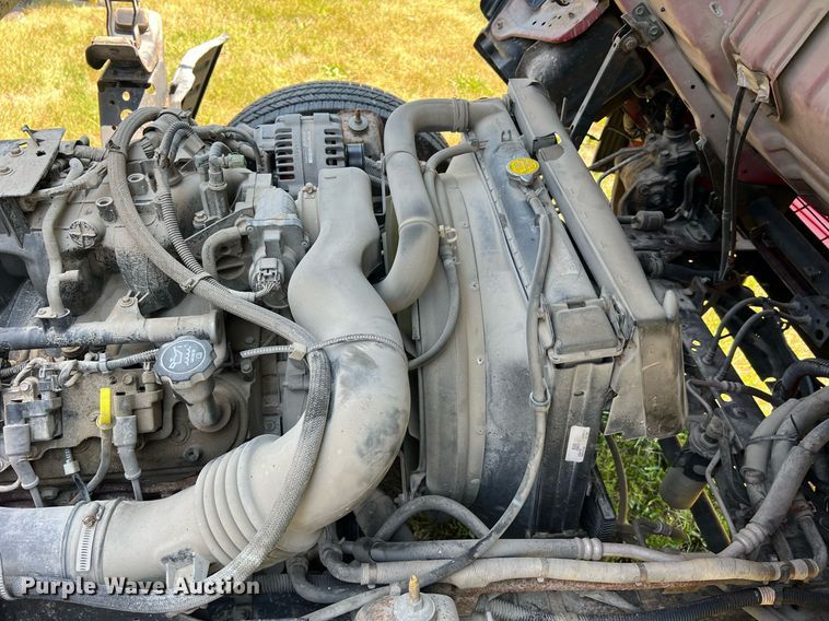 image for item DO2189 2005 Isuzu NPR  flatbed truck