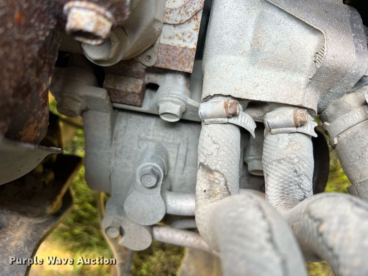 image for item DO2189 2005 Isuzu NPR  flatbed truck