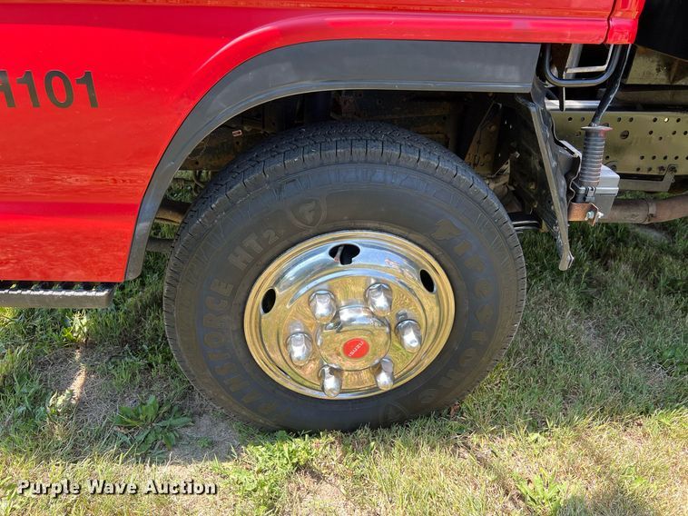 image for item DO2189 2005 Isuzu NPR  flatbed truck