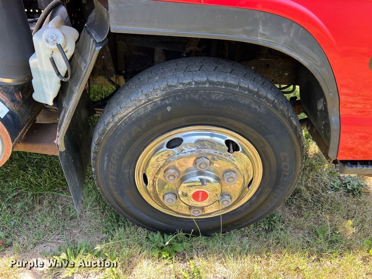 image for item DO2189 2005 Isuzu NPR  flatbed truck