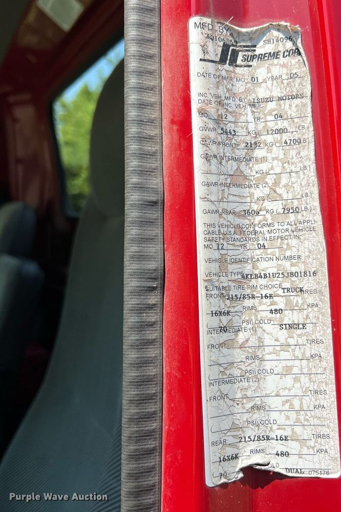 image for item DO2189 2005 Isuzu NPR  flatbed truck