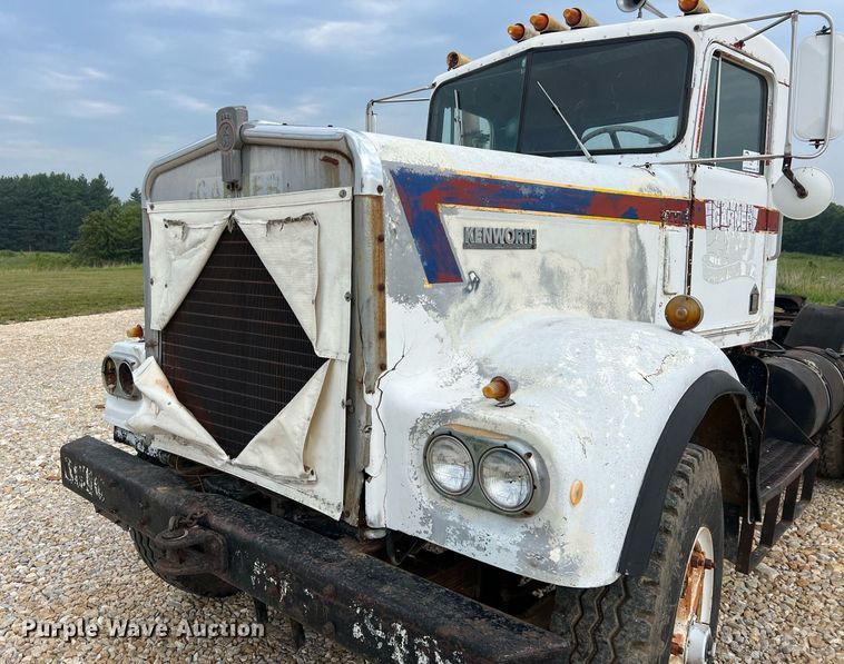 image for item DO2193 1979 Kenworth W900A  semi truck