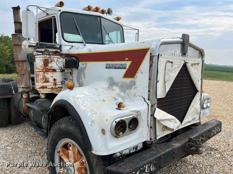 image for item DO2193 1979 Kenworth W900A  semi truck