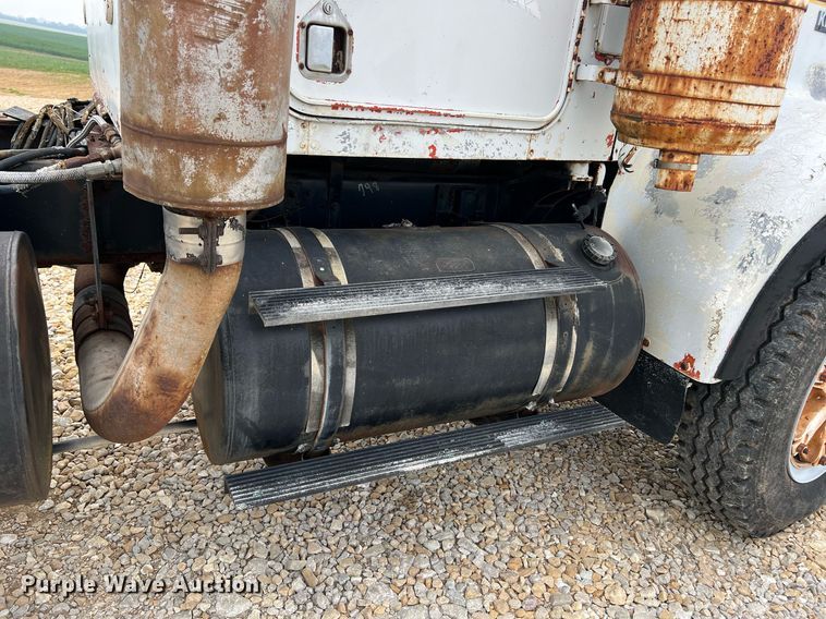 image for item DO2193 1979 Kenworth W900A  semi truck