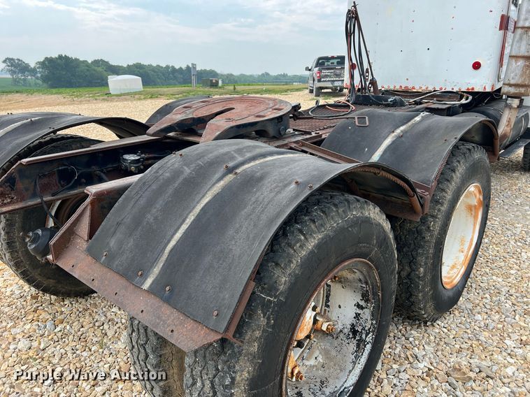 image for item DO2193 1979 Kenworth W900A  semi truck