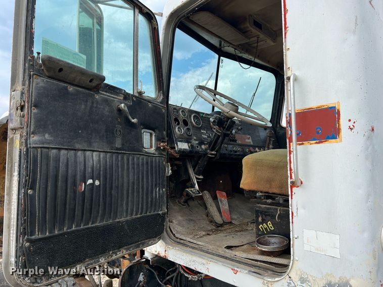 image for item DO2193 1979 Kenworth W900A  semi truck