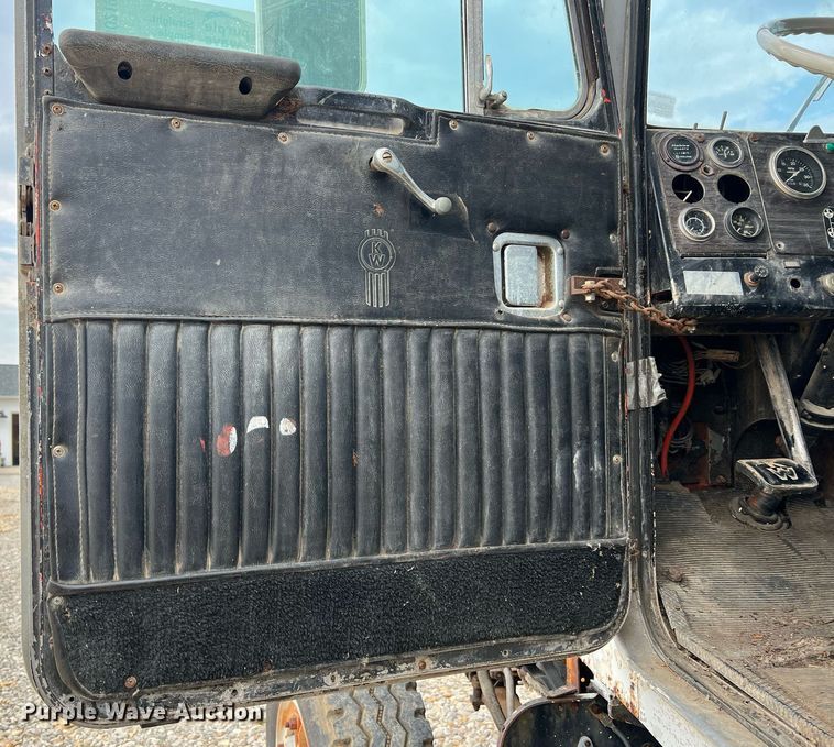 image for item DO2193 1979 Kenworth W900A  semi truck