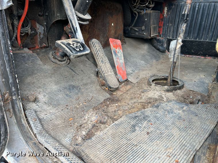 image for item DO2193 1979 Kenworth W900A  semi truck