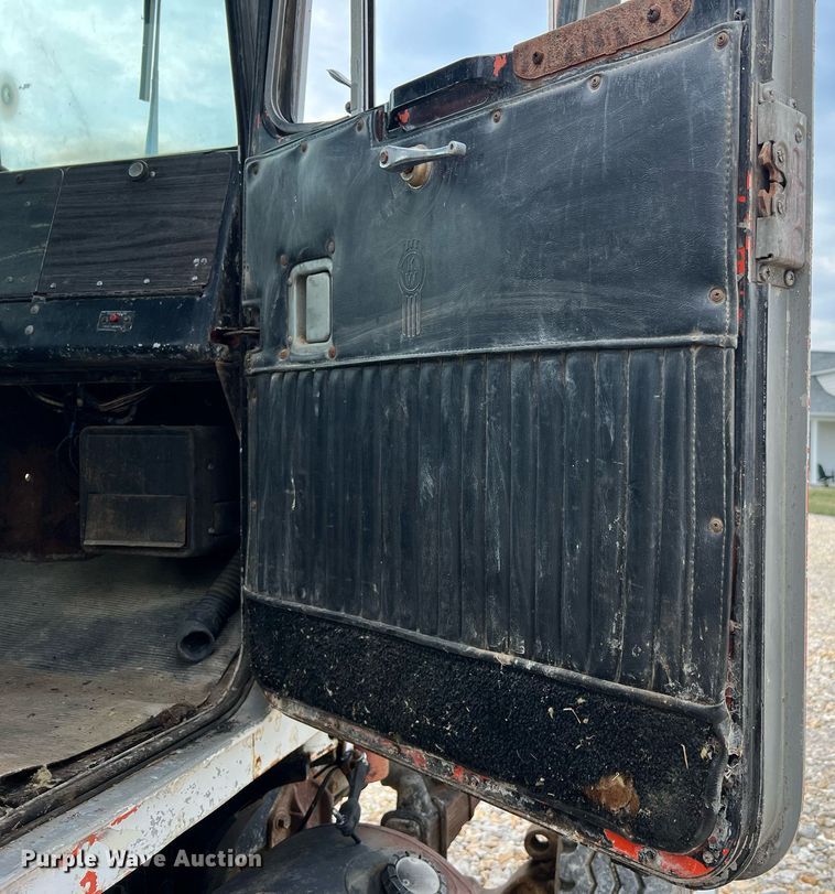 image for item DO2193 1979 Kenworth W900A  semi truck