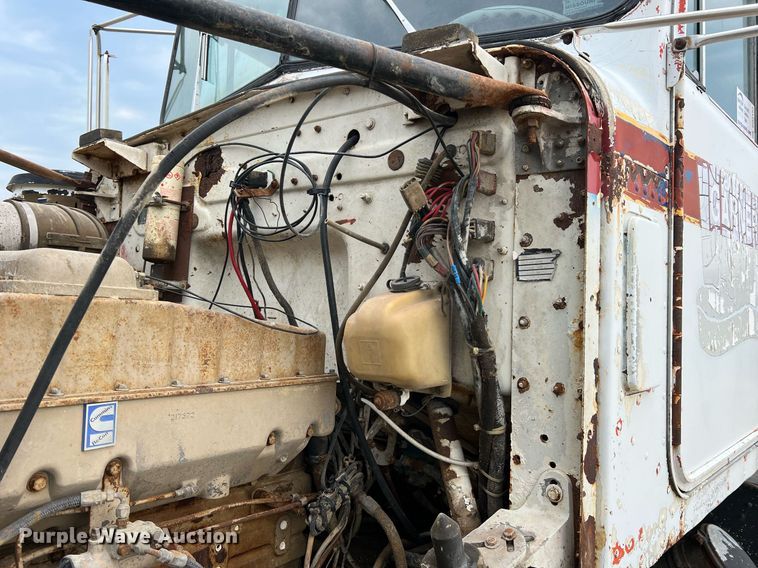 image for item DO2193 1979 Kenworth W900A  semi truck