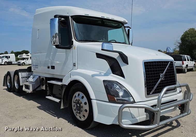 image for item DO2813 2018 Volvo VNL  semi truck