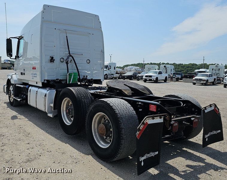 image for item DO2813 2018 Volvo VNL  semi truck